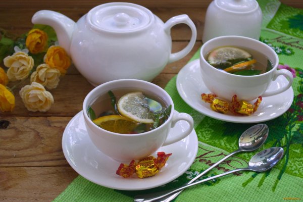 две чашки чая