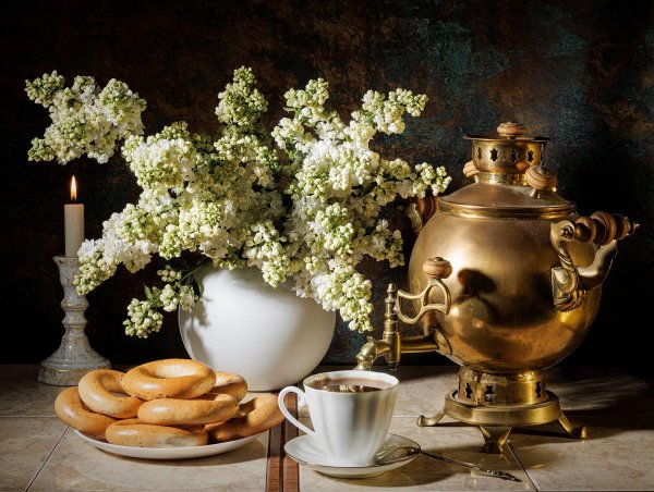 самовар на столе