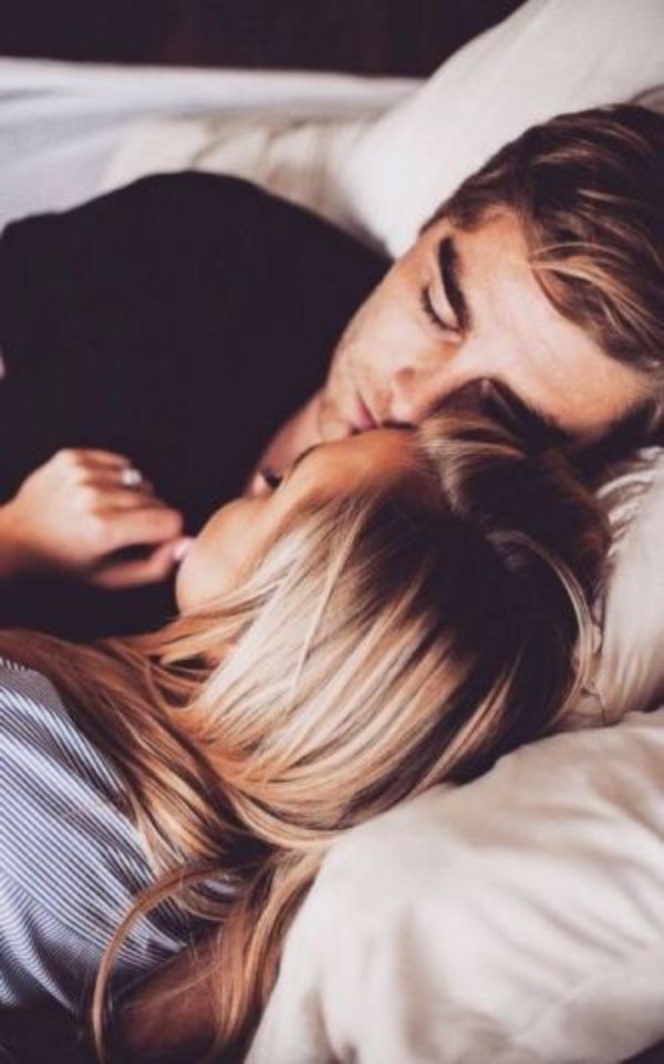 блондинка с парнем