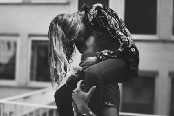 девушки с парнем