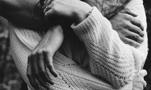 теплое объятие