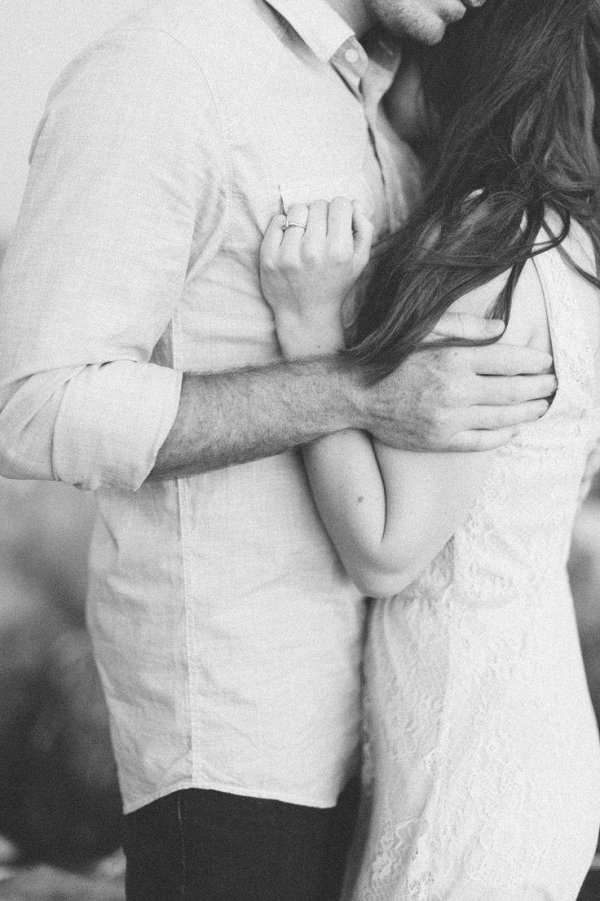 нежное объятие