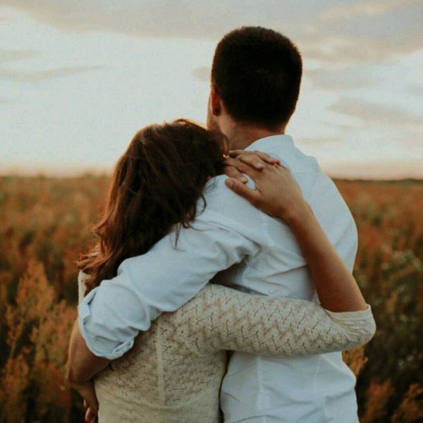 обнимашки людей