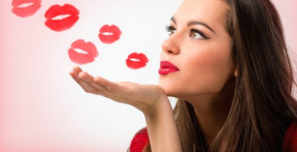 губы поцелуи