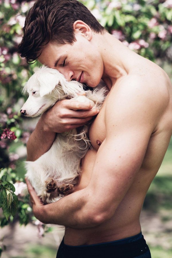 парень с собакой