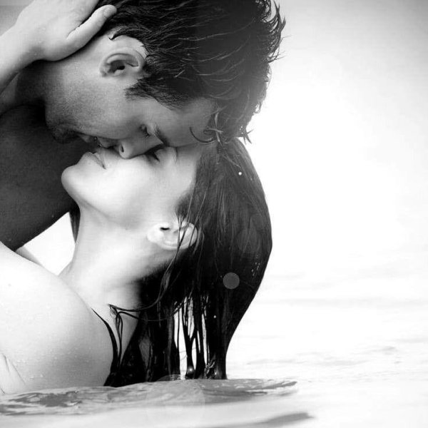 романтичный поцелуй