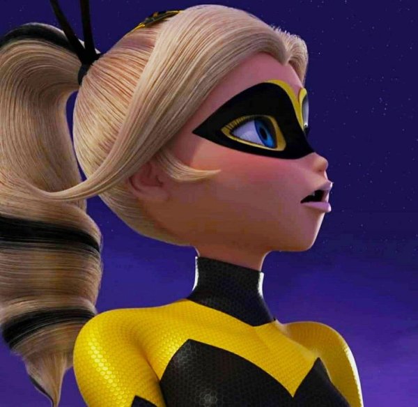 хлоя квин би