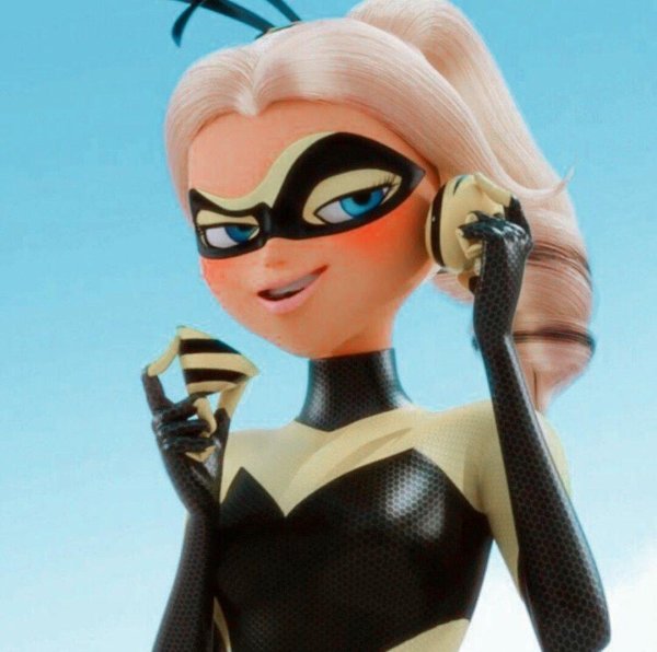 хлоя квин би