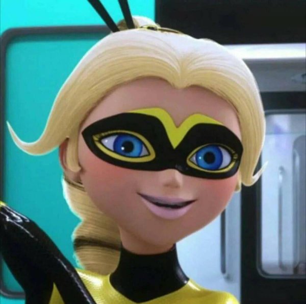 хлоя квин би