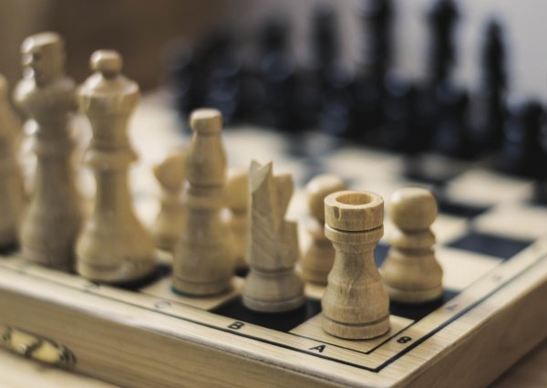 шахматные фигуры из дерева