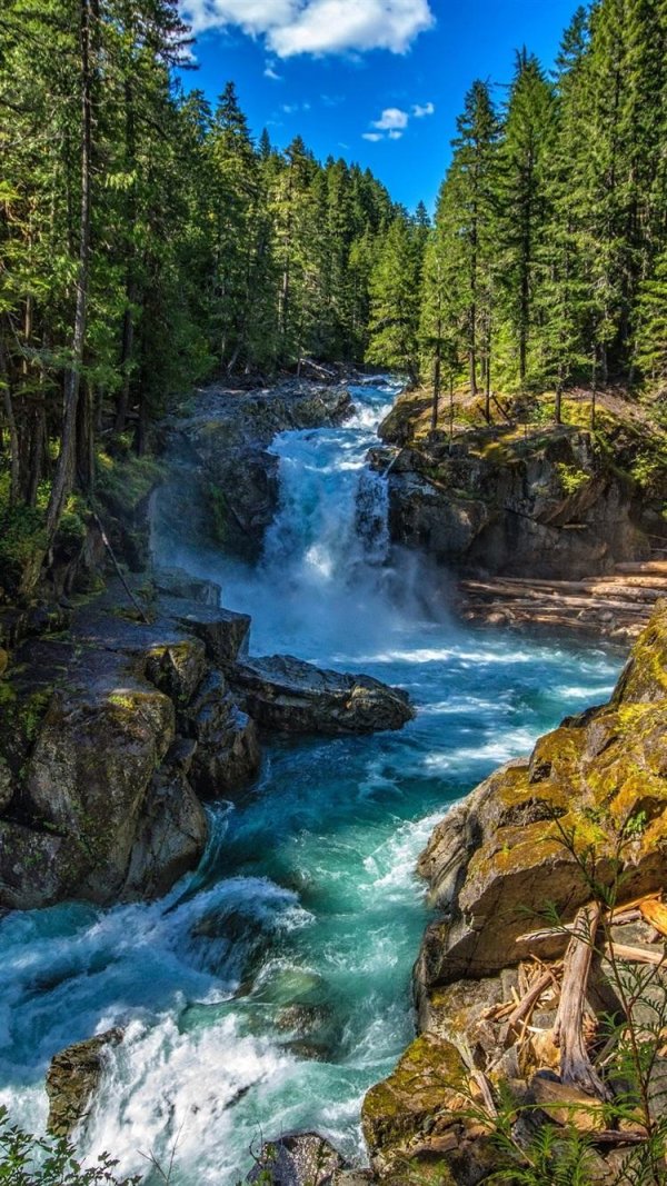 горная река