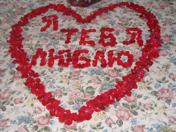 лепестки роз