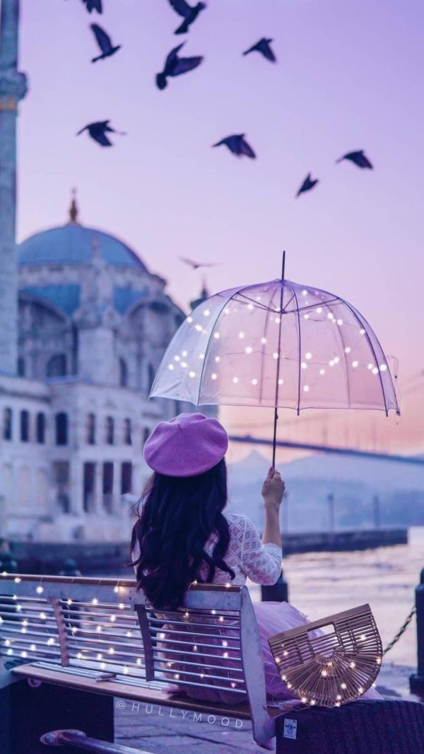 девушки с зонтами