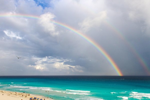 небо с радугой