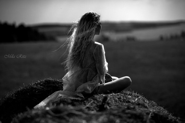 девушки черно белые