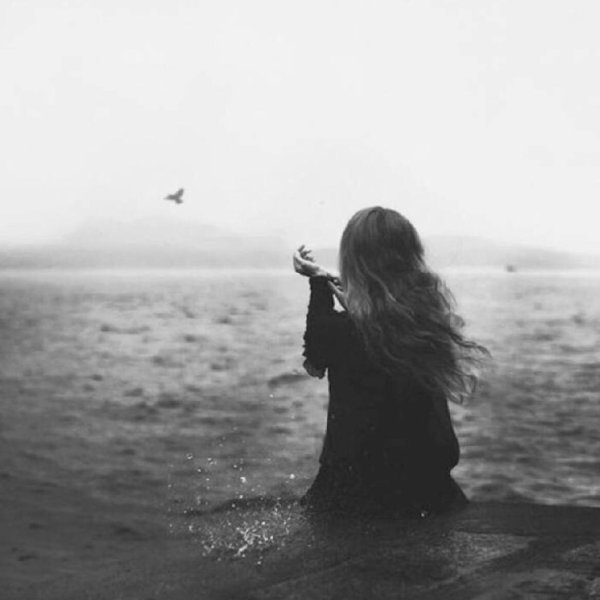 одинокая девушка