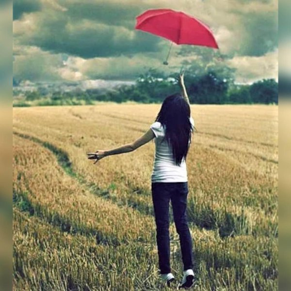 девушки с зонтами