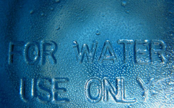 надпись вода