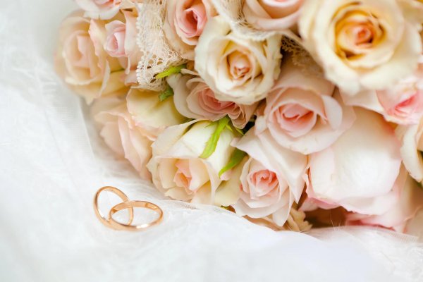 со свадьбой