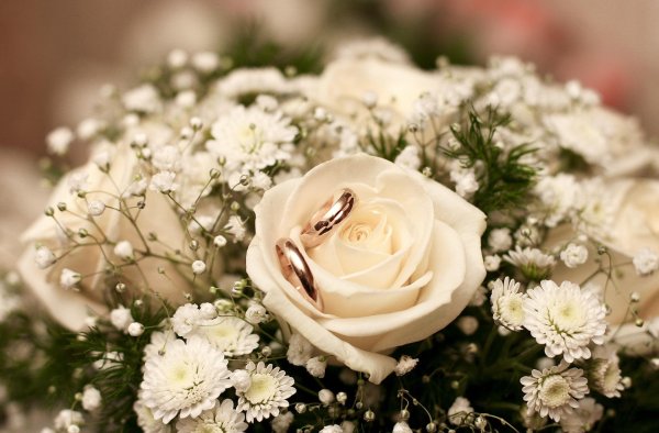 со свадьбой