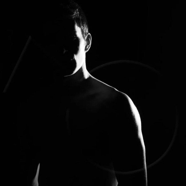 темный силуэт