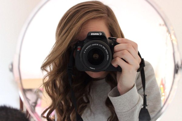 девушка с фотоаппаратом