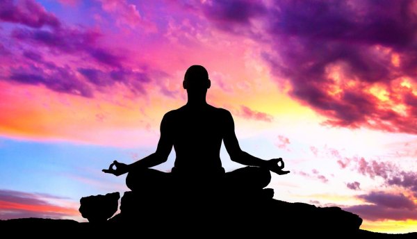 медитирующий человек