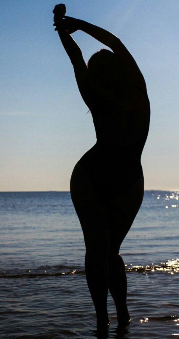 силуэт женской фигуры