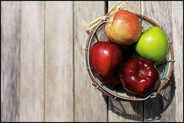 корзина с яблоками