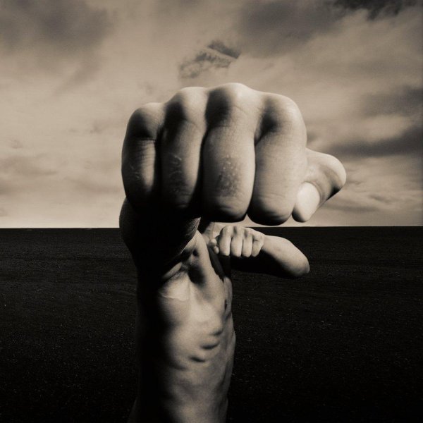 удар кулаком