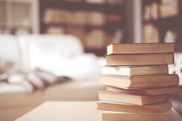 книги стопка