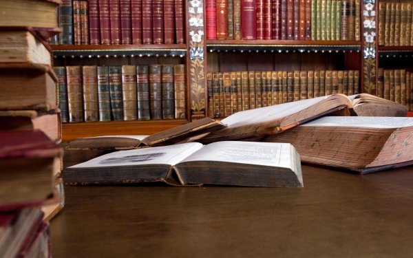 старинная библиотека