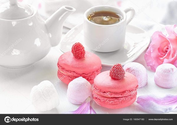 макаруны малиновый