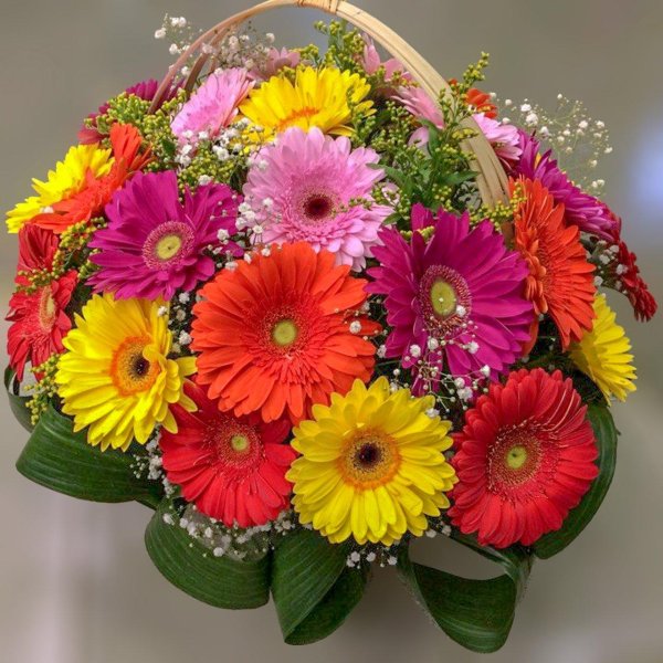 корзина с герберами