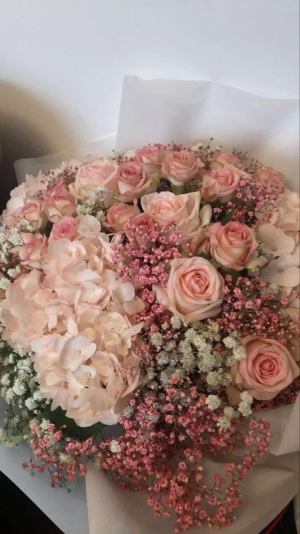 букет розовой гипсофилы