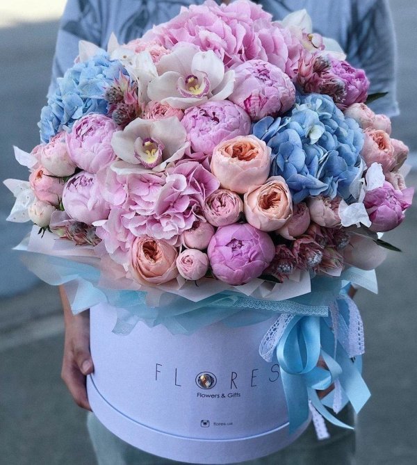 коробка с пионами