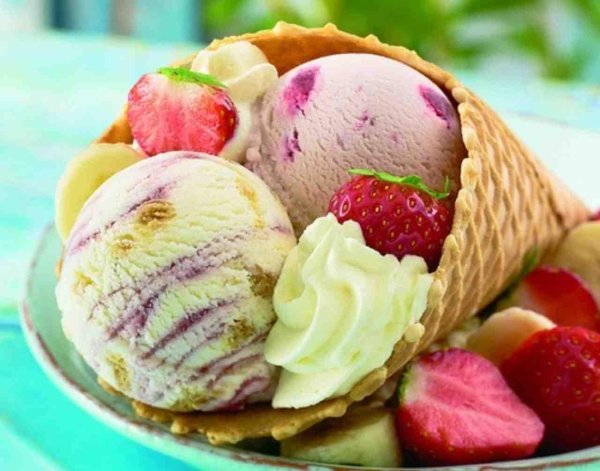 мороженое с фруктами