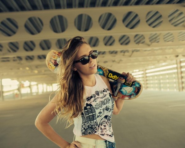 скейтбордистка skater girl 2021