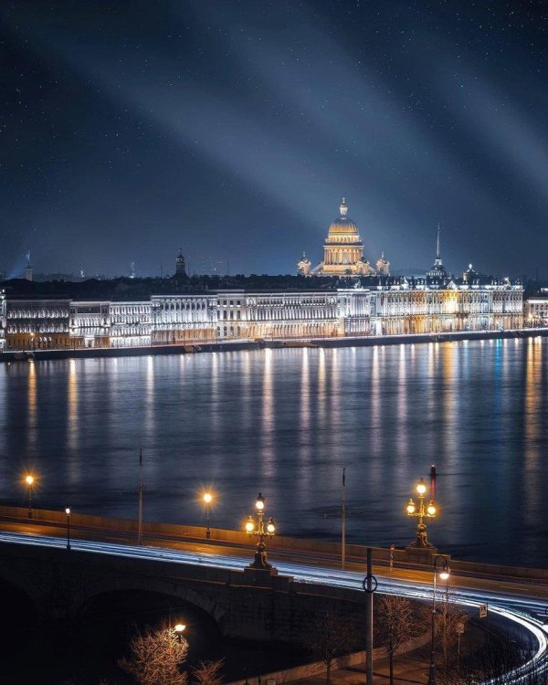 дворцовая набережная невы в санктпетербурге