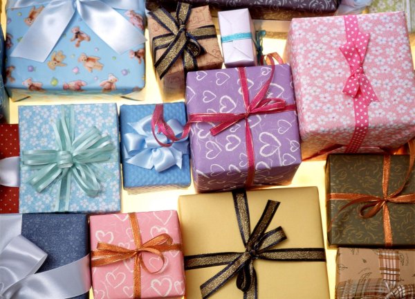 много подарков