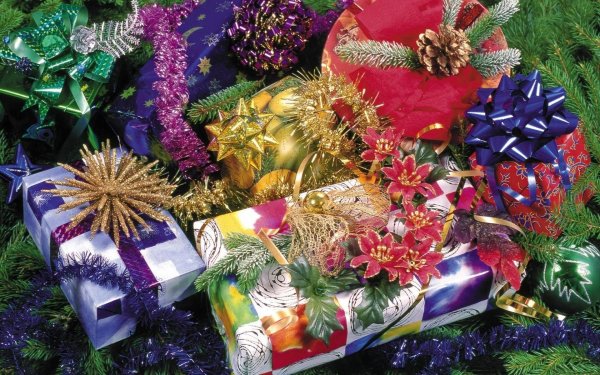 подарки под елкой