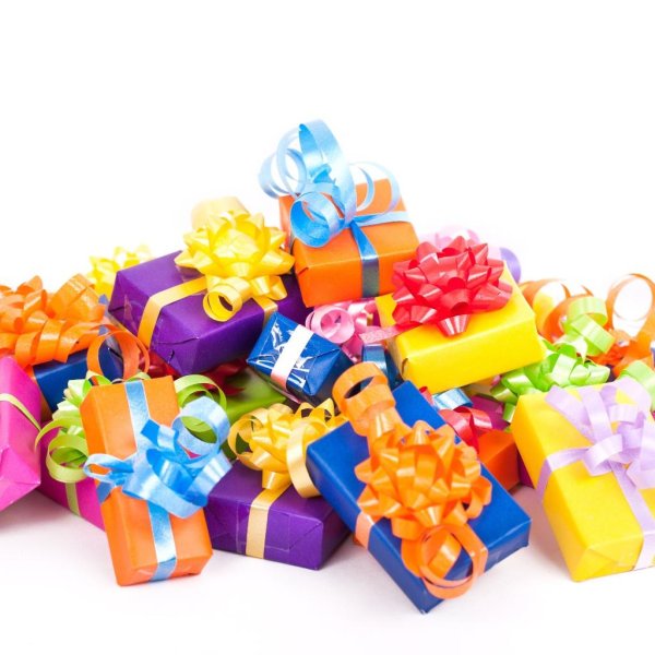 гора подарков