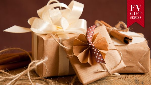 упаковка подарков человек