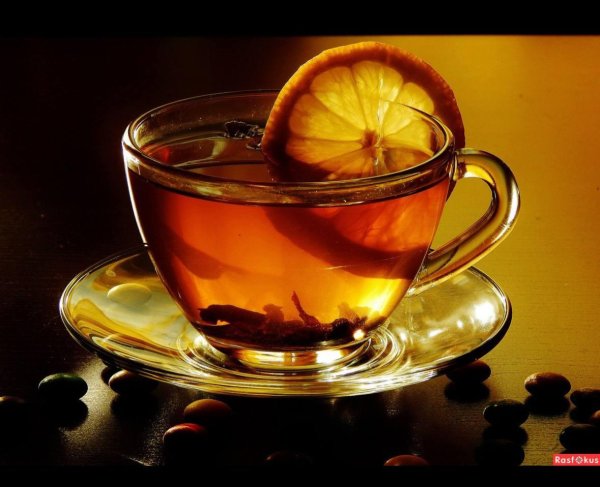 чашка чая с лимоном